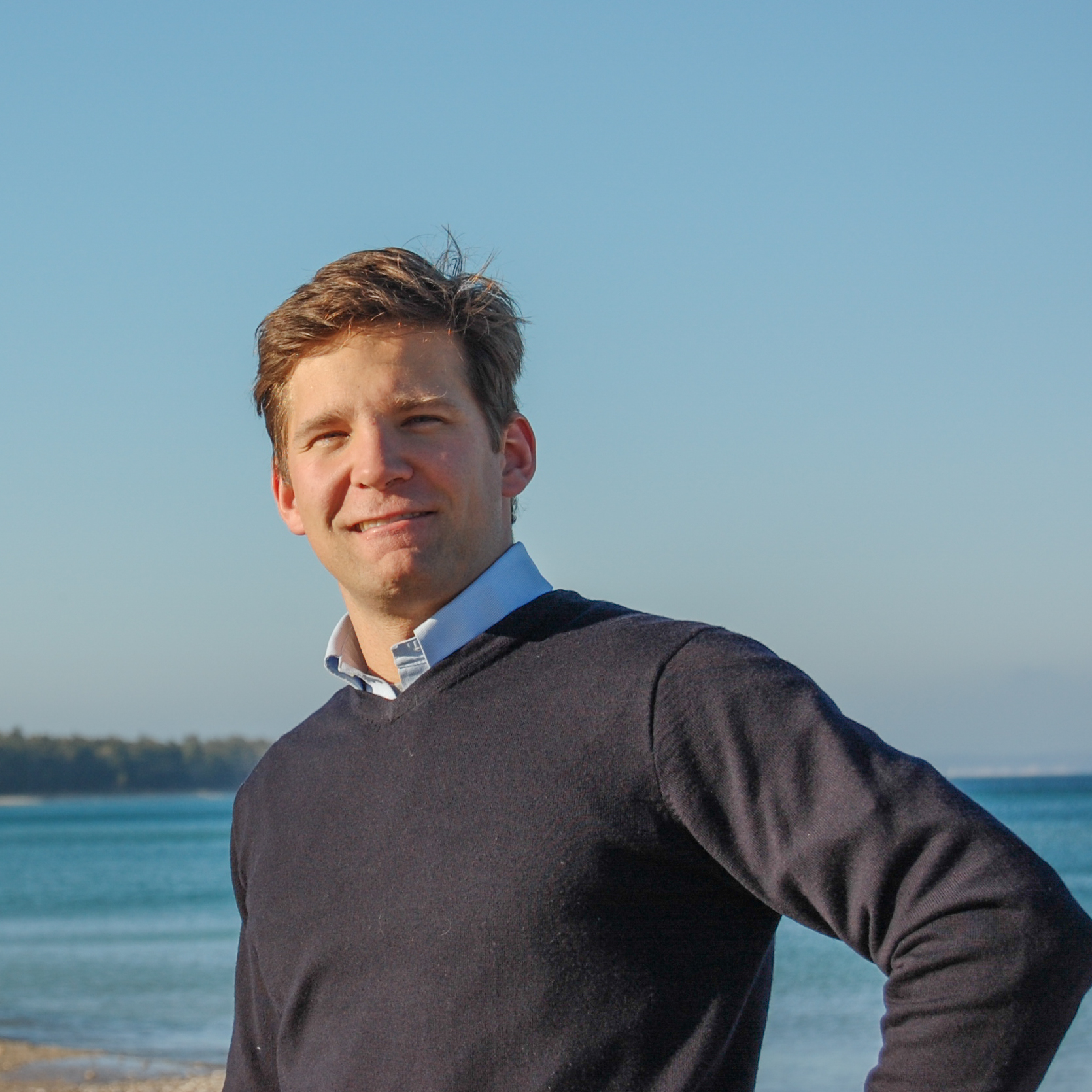 realtor peter fisher headshot in front of lake