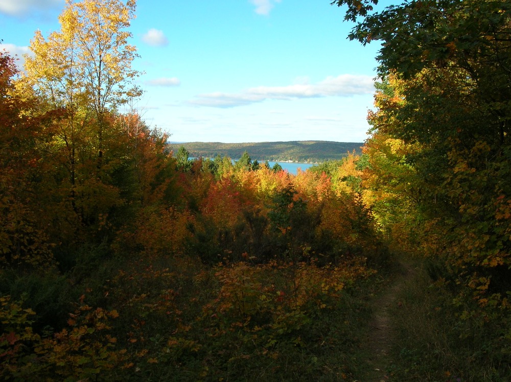 fall colors and view of Glen Lake from Windy Moraine trail