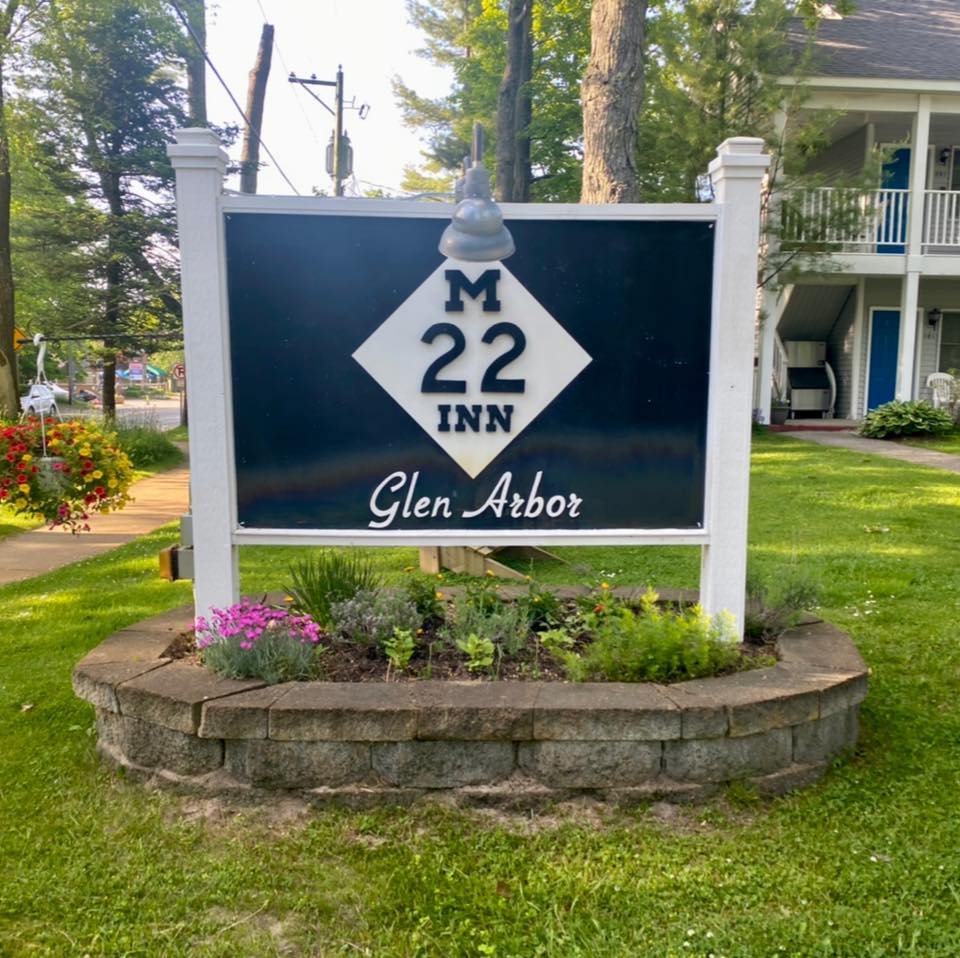 M22 Inn Glen Arbor Logo