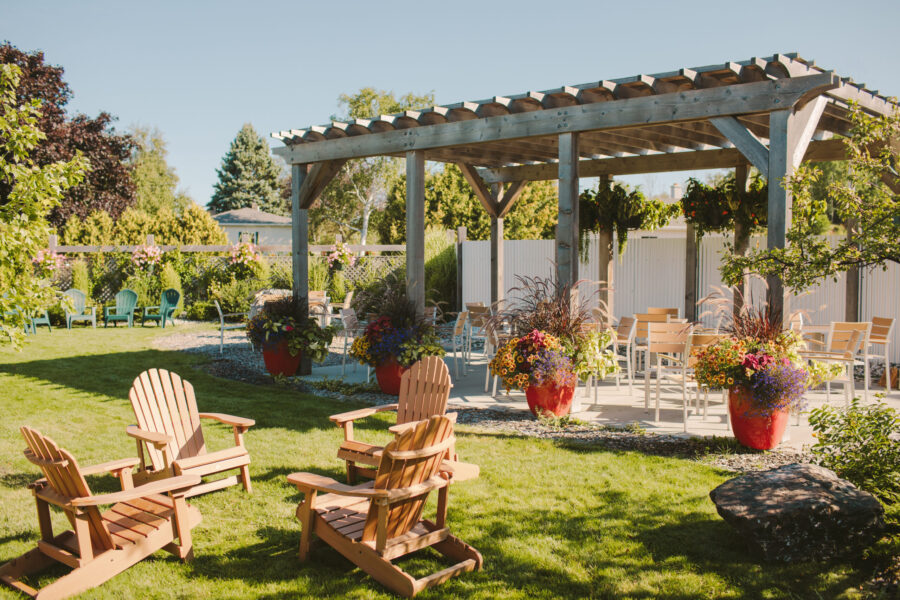 good harbor vineyards outdoor patio at tasting room off M-22